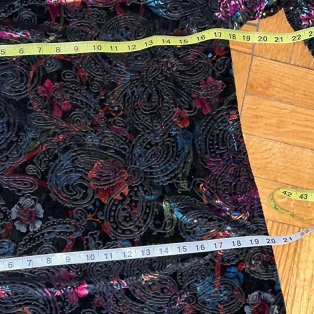 Beautiful Black Dress from eci. Size M. Black Velvet with beautiful colors. - Picture 8 of 10